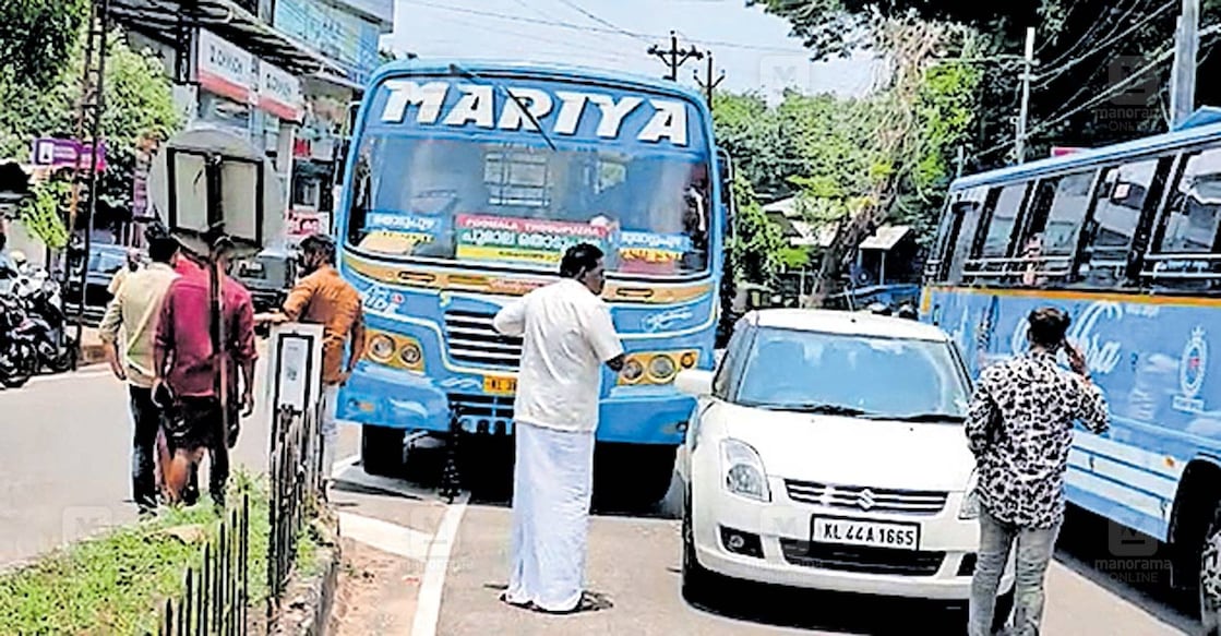ഇന്നലെ കാഞ്ഞിരമറ്റം ബൈപാസ് ജംക്‌ഷനിൽ സ്വകാര്യ ബസ് 
കാറിൽ ഇടിച്ചുണ്ടായ അപകടം. 