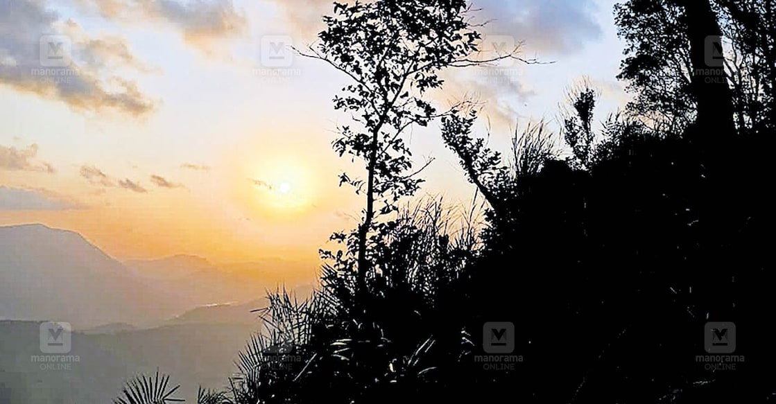 ns2-uppukunnu-view-point ഉപ്പുകുന്നിലെ അരുവിപ്പാറ വ്യൂ പോയിന്റ്