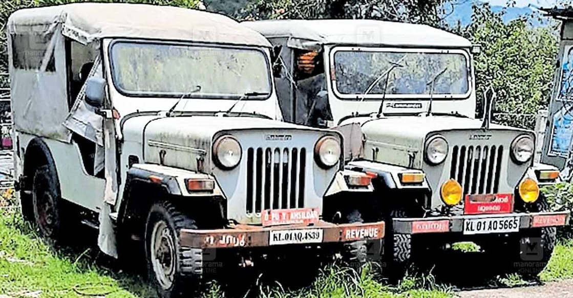 ദേവികുളത്തെ താലൂക്ക് ഓഫിസിനു മുൻപിൽ വർഷങ്ങളായി കിടക്കുന്ന സർക്കാർ വാഹനങ്ങൾ  