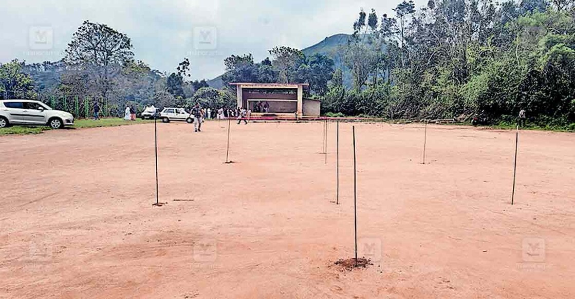 മോട്ടർ വാഹന വകുപ്പിന്റെ കടുംപിടിത്തം; ഡ്രൈവിങ് ടെസ്റ്റിനെക്കാൾ കഠിനം ...