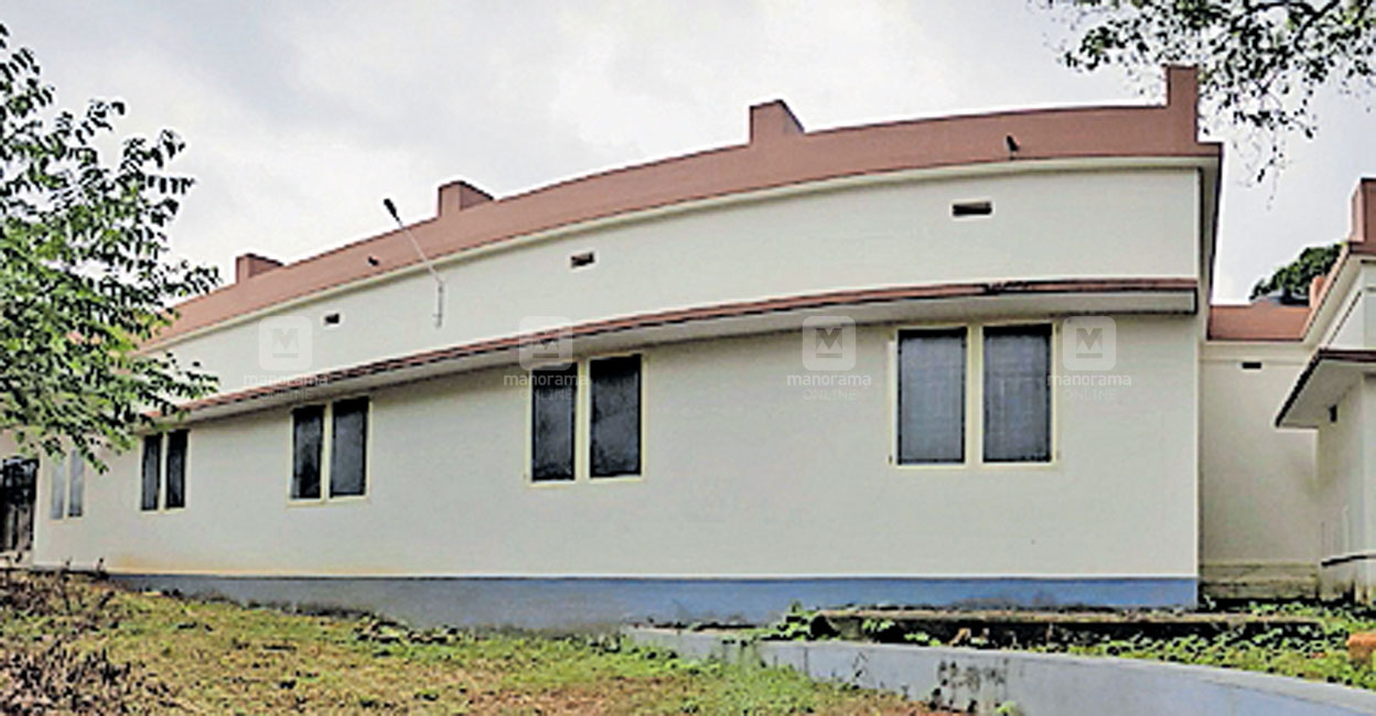 2 കോടി രൂപ ചെലവിട്ട പുതിയ ഹോസ്റ്റൽ; ഉദ്ഘാടന ചടങ്ങ് നീളുന്നു, താമസ