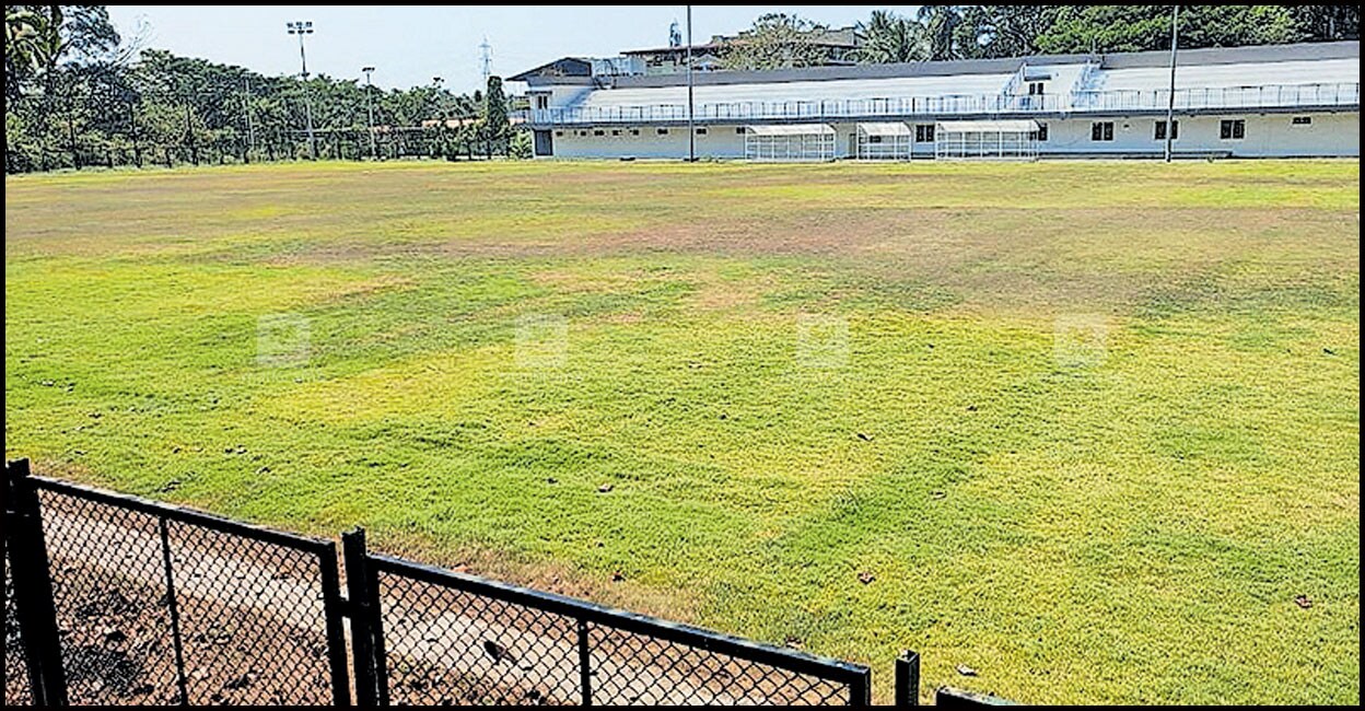 വൈറസ് കൂത്തുപറമ്പിലെ ഫുട്ബോൾ മൈതാനം ഉണങ്ങി നശിക്കുന്നു