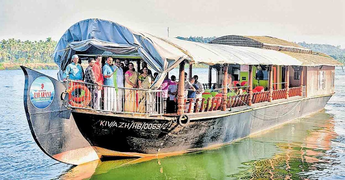 kannor-sukumar-azikkod കണ്ണൂർ സുകുമാർ അഴീക്കോട് സാംസ്കാരിക കേന്ദ്രം പറശ്ശിനിക്കടവിൽ സംഘടിപ്പിച്ച സാംസ്കാരിക ജലയാത്രയും സ്മൃതിസംഗമവും കെ.വി.സുമേഷ് എംഎൽഎ ഉദ്ഘാടനം ചെയ്യുന്നു