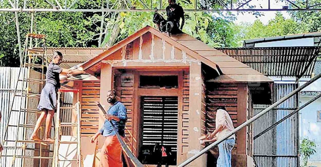 ചിറക്കൽ സോമേശ്വരി ക്ഷേത്രത്തിൽ ഭാഗവത മഹാസത്രത്തിനായി ദ്വാരകാപുരിയുടെ മാതൃകയിൽ യജ്ഞശാലയുടെ നിർമാണം പുരോഗമിക്കുന്നു.  
