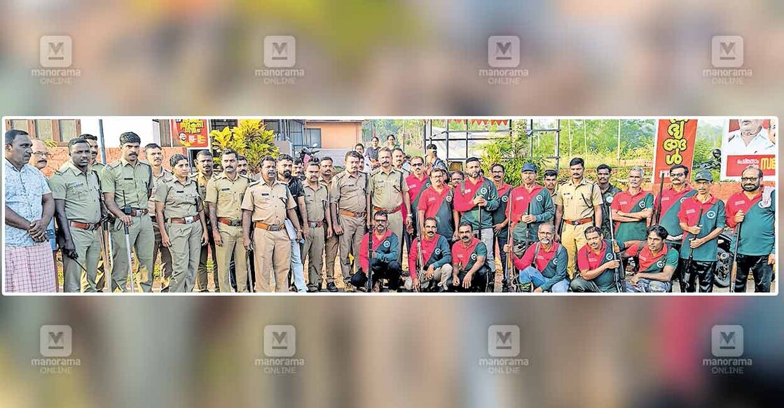 leopard-forest-team പുലിയെ കണ്ടെത്താനുള്ള തിരച്ചിലിന് എത്തിയ വനപാലക സംഘം