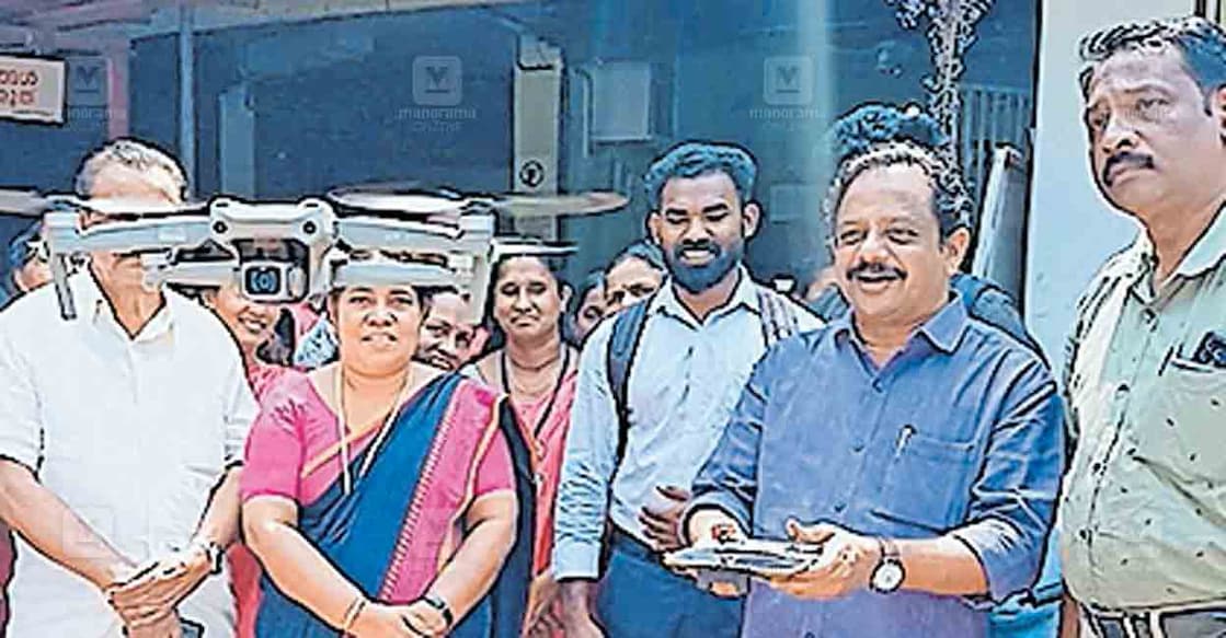 kannur-madusoodanan പയ്യന്നൂർ നഗരസഭ ജിഐഎസ് മാപ്പിങ് പദ്ധതിയുടെ ഭാഗമായുള്ള ഡ്രോൺ സർവേ ടി.ഐ.മധുസൂദനൻ എംഎൽഎ ഉദ്ഘാടനം ചെയ്യുന്നു.