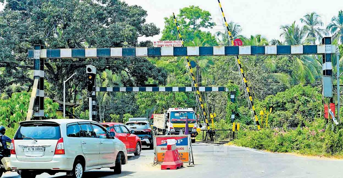 kannur-nadal-railway-gate നടാൽ റെയിൽവേ ഗേറ്റ്.