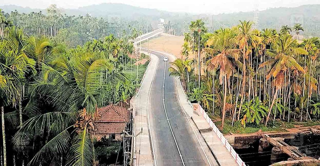 മന്ത്രി മുഹമ്മദ് റിയാസ് ഇന്ന് ഉദ്ഘാടനം ചെയ്യുന്ന പെരുമ്പ - മണിയറ - മാതമംഗലം റോഡ്.  


