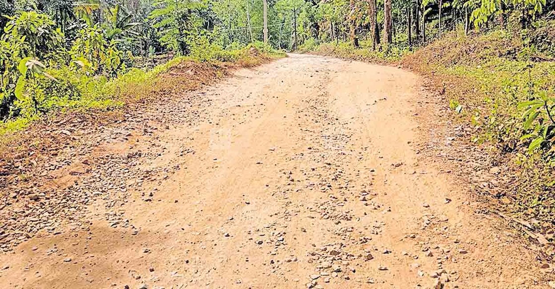 kannur-thiroor-road
ടാറിങ് തകർന്ന കണിയാർകടവ്-കണ്ടകശ്ശേരി-ഓടക്കടവ്-തിരൂർ
റോഡ്.