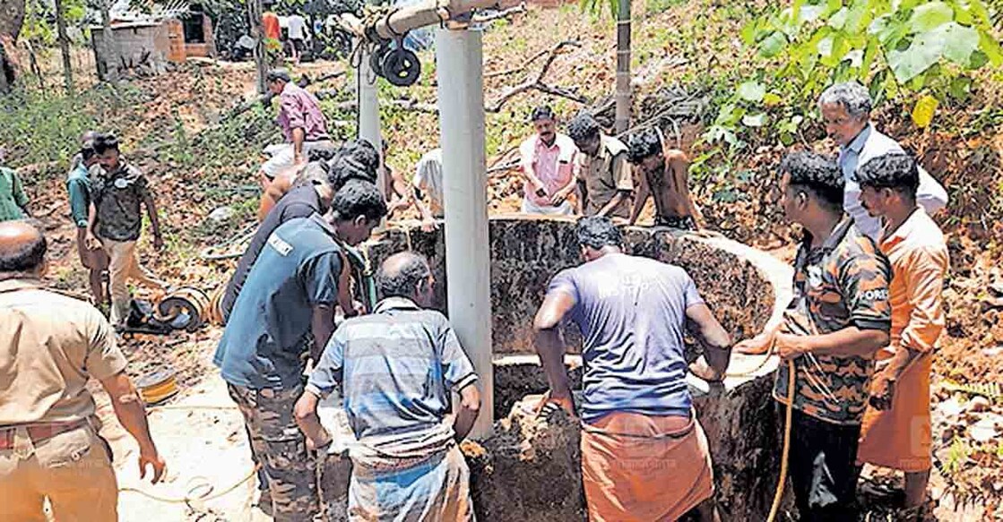 kannur-well-accidnet
ആറളം ഫാം 10ാം ബ്ലോക്കിൽ ഇഞ്ചിമുക്കിൽ കിണറ്റിൽ വീണ യുവാവിനെ ഫയർ ഫോഴ്സും ആർആർടിയും ചേർന്നു കരയ്ക്കു കയറ്റാനുള്ള ശ്രമം.