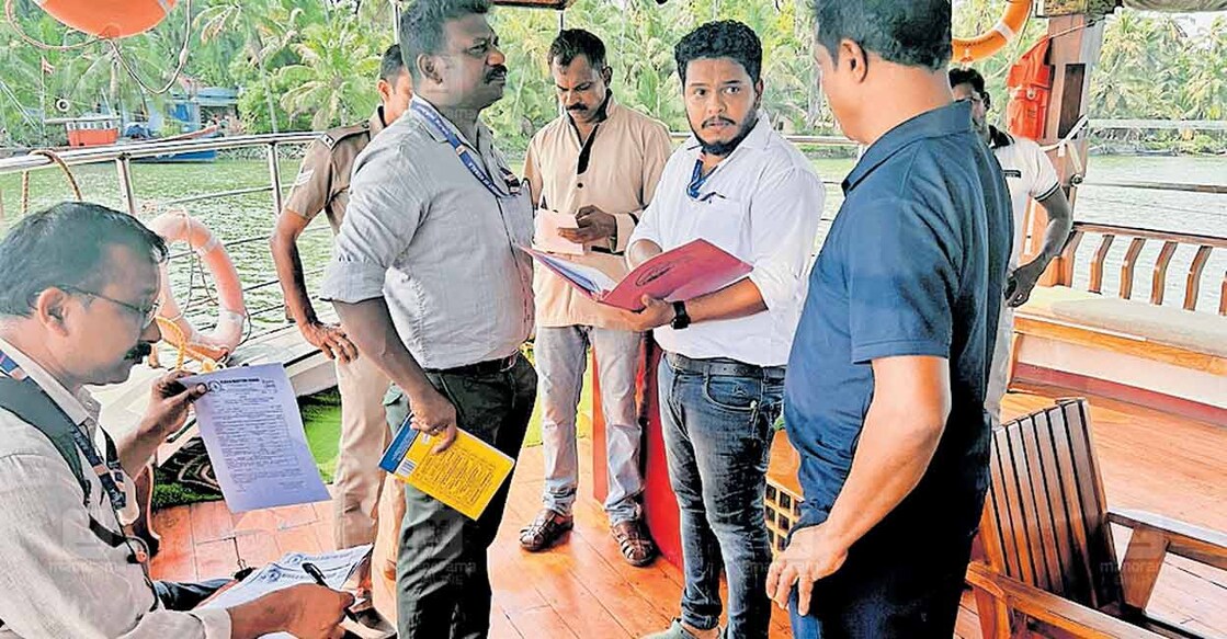 boat ജലയാത്രകൾ സുരക്ഷിതമാക്കുന്നതിന്റെ ഭാഗമായി കേരള മാരിടൈം ബോർഡ് രൂപീകരിച്ച സ്ക്വാഡ് തേജസ്വിനി പുഴയിലെ കോട്ടപ്പുറം ബോട്ട് ടെർമിനലിൽ കഴിഞ്ഞ ദിവസം നടത്തിയ പരിശോധന.