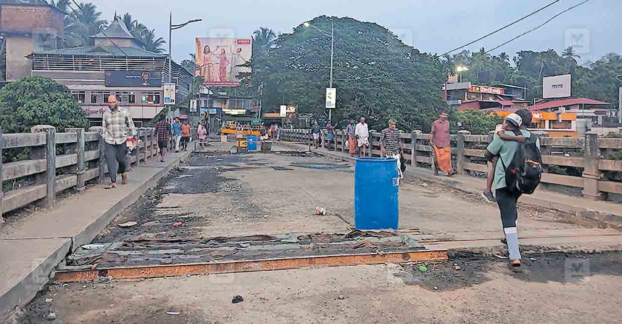 മാഹിപ്പാലം പണി നീളും; തുറക്കുന്നത് 19 വരെ നീട്ടി: ജനങ്ങൾക്ക് ദുരിതം