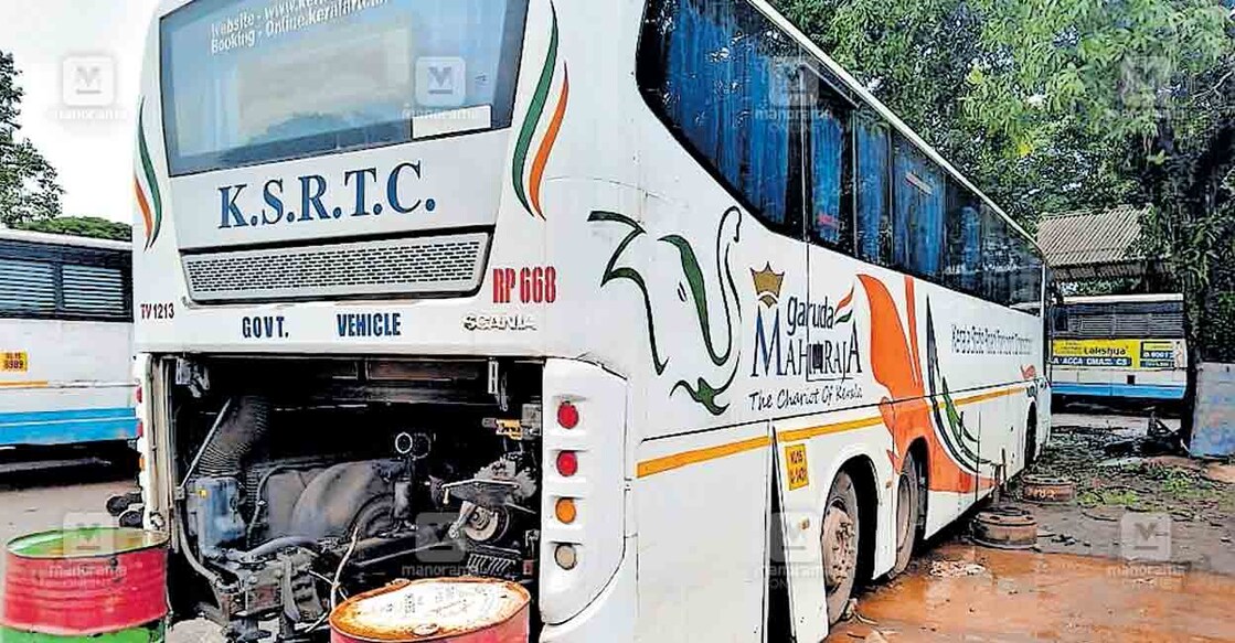 kannur-ksrtc പയ്യന്നൂർ കെഎസ്ആർടിസി ഡിപ്പോയിൽ തുരുമ്പെടുത്തു നശിക്കുന്ന ഗരുഡ മഹാരാജ സൂപ്പർ ഡീലക്സ് ബസ്.