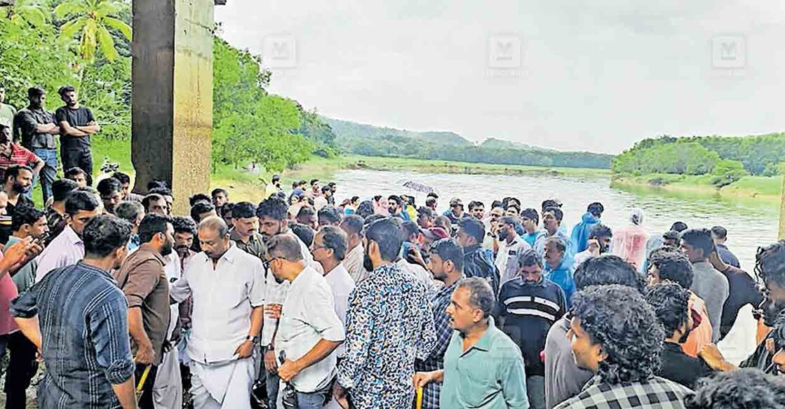kannur-mp
പുവംപുഴയിൽ കാണതായ വിദ്യാർഥിനികൾക്കായി തിരച്ചിൽ നടക്കുന്ന സ്ഥലം കെ.സുധാകരൻ എംപി സന്ദർശിക്കുന്നു.