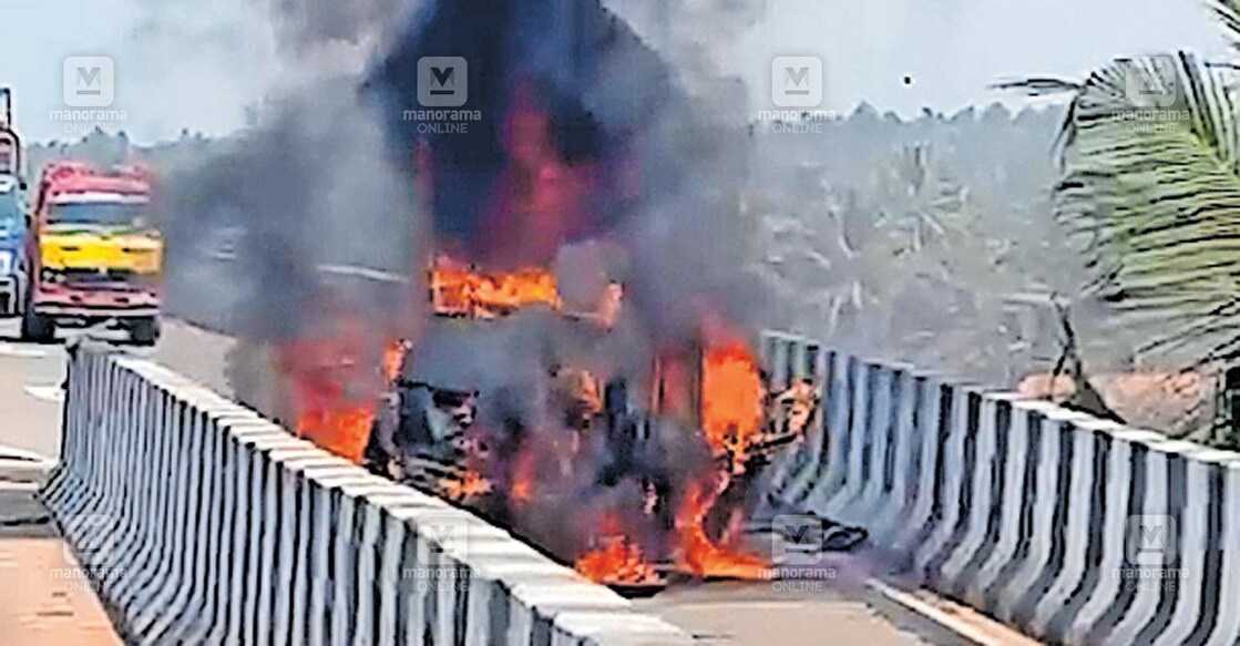 തലശ്ശേരി – മാഹി ബൈപാസിൽ മാഹിപ്പാലത്തിനു സമീപം ഡിവൈഡറിൽ തട്ടി മറിഞ്ഞ കാർ കത്തുന്നു