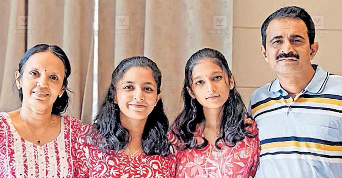 kannur-nandana-devika നന്ദനയും ദേവികയും മാതാപിതാക്കൾക്കൊപ്പം