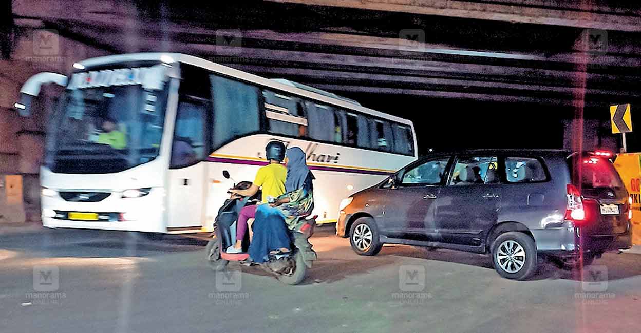 ആറുവരി ദേശീയപാത: ബസുകൾ മൂന്നര കിലോമീറ്റർ തിരിച്ചോടണം; പ്ലാനിൽ ഉറച്ച് ...