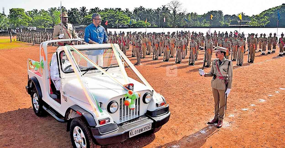 KASARGOD-Independence-Day-Parade-held-at-Kasaragod-Vidyanagar-Municipal-Stadium-mb-rajesh കാസർകോട് വിദ്യാനഗർ മുനിസിപ്പൽ സ്റ്റേഡിയത്തിൽ നടന്ന സ്വാതന്ത്ര്യദിന പരേഡിൽ മന്ത്രി എം.ബി.രാജേഷ് ഗാർഡ് ഓഫ് ഓണർ സ്വീകരിക്കുന്നു.
ചിത്രം: മനോരമ
