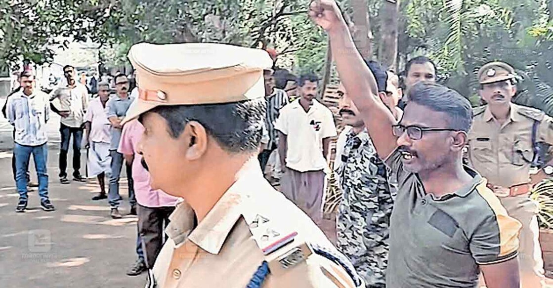maoist-kasargod-court മാവോയിസ്റ്റ് നേതാവ് സോമനെ കാസർകോട് കോടതിയിൽ ഹാജരാക്കാൻ എത്തിച്ചപ്പോൾ.
