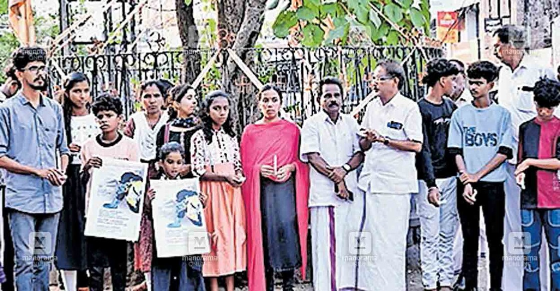 ബാലികയെ തട്ടിക്കൊണ്ടുപോയി പീഡിപ്പിച്ച കേസിലെ പ്രതിയെ പിടികൂടാൻ വൈകുന്നതിനെതിരെ ജവാഹർ ബാൽമഞ്ച് ജില്ലാ കമ്മിറ്റി 
നടത്തിയ പ്രതിഷേധ ജ്വാല കെപിസിസി സെക്രട്ടറി എം.അസൈനാർ ഉദ്ഘാടനം ചെയ്യുന്നു. ജില്ലാ ചെയർമാൻ ഷിബിൻ ഉപ്പിലിക്കൈ അധ്യക്ഷത വഹിച്ചു. ജവാഹർ ബാല്‍ മഞ്ച് സംസ്ഥാന കോഓഡിനേറ്റർ വി.വി.നിഷാന്ത്, കെ.പി.മോഹനൻ, കെ.കെ.ബാബു, സിജോ അമ്പാട്ട്, 
കെ.പി.ബാലകൃഷ്ണൻ, രേഖ രതീഷ്, രജിത രാജൻ, എം.കുഞ്ഞിക്കൃഷ്ണൻ, ഒ.വി.പ്രദീപ്, സുജിത് പുതുക്കൈ, പാടിയിൽ ബാബു, നവനീത് ചന്ദ്രൻ, സനീഷ മയിച്ച, ശബരിനാഥ് കോടോത്ത്, രാഹുൽ ഒഴിഞ്ഞവളപ്പ് എന്നിവര്‍ പ്രസംഗിച്ചു.