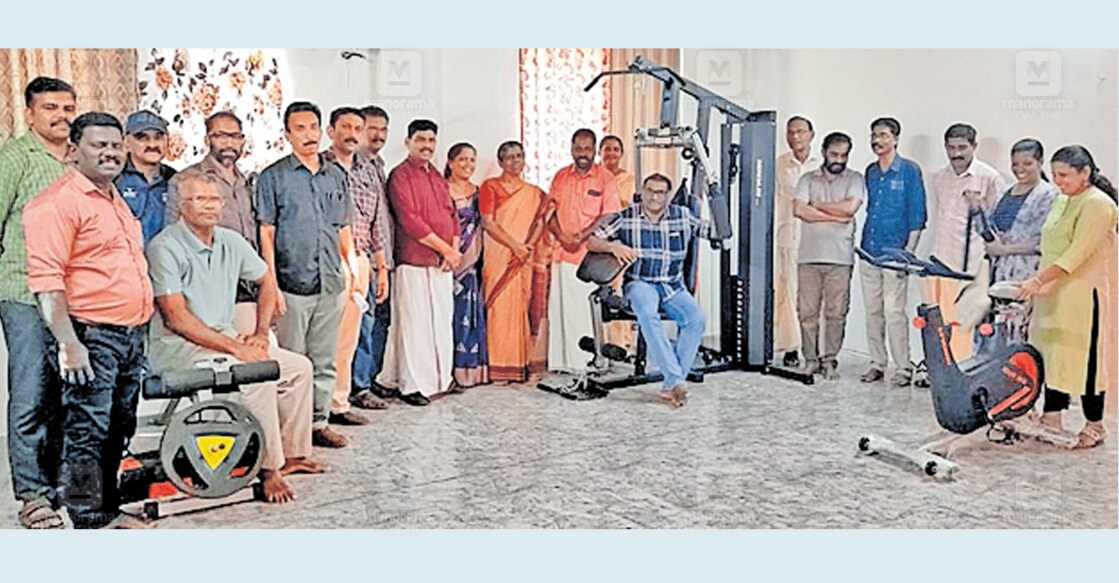 ചായ്യോത്ത് ഗവ.ഹയർസെക്കൻഡറി സ്കൂളിൽ പിടിഎ സ്ഥാപിച്ച ജിംനേഷ്യം ജില്ലാ പഞ്ചായത്ത് അംഗം കെ.ശകുന്തള ഉദ്ഘാടനം ചെയ്യുന്നു.