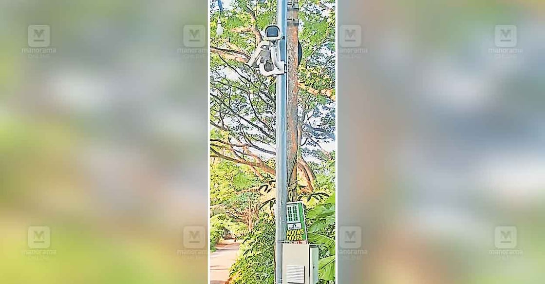 thrikaripur-waste-cctv തൃക്കരിപ്പൂരിൽ മാലിന്യം തള്ളുന്നവരെ പിടികൂടാൻ സ്ഥാപിച്ച നിരീക്ഷണ ക്യാമറ.