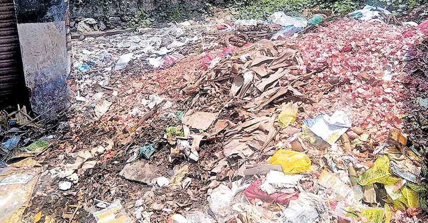 ചിതറ കിഴക്കുംഭാഗം ചന്തയിൽ മാലിന്യം കൂട്ടിയിട്ടിരിക്കുന്നു. ചിതറ കിഴക്കുംഭാഗം ചന്തയിൽ മാലിന്യം കൂട്ടിയിട്ടിരിക്കുന്നു.