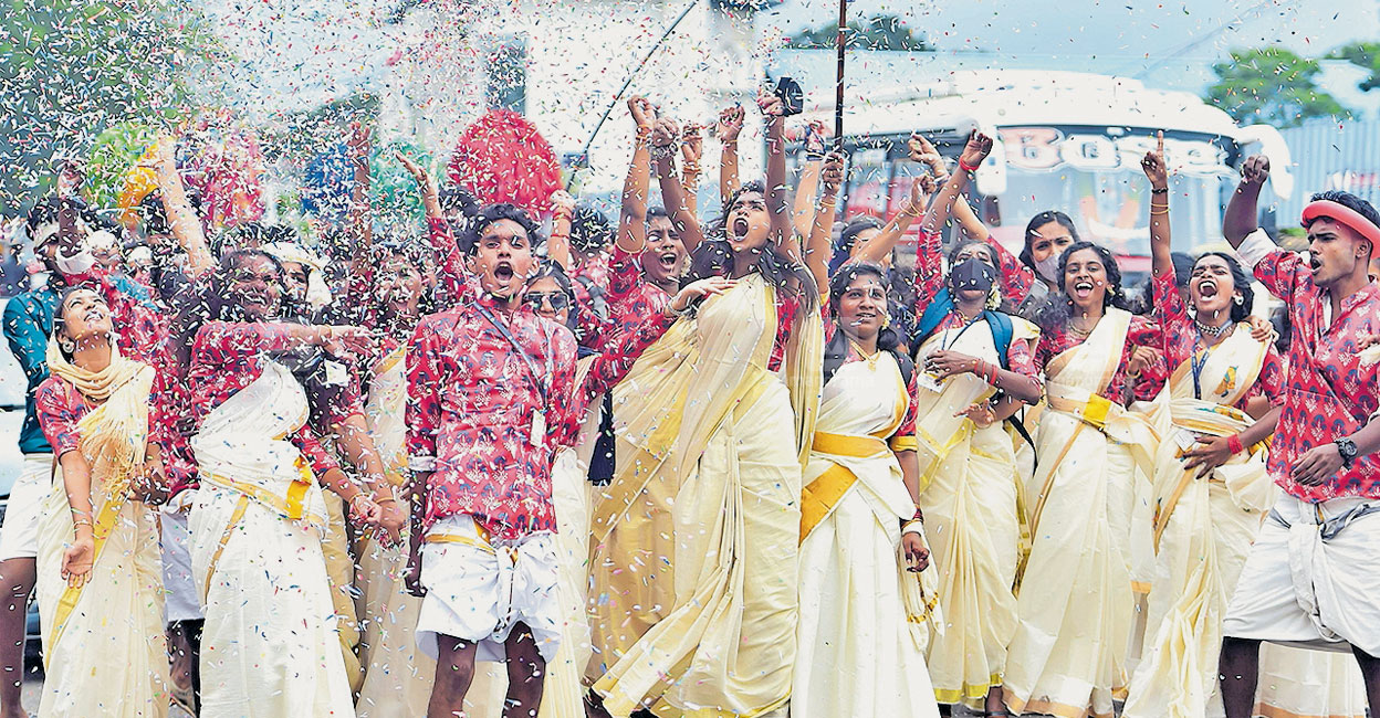 ഓണം ആഘോഷിച്ച് ക്യാംപസുകൾ