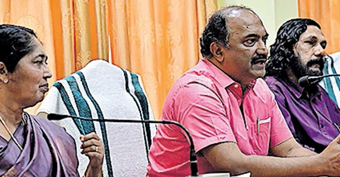 kollam-water-metro
കൊല്ലം മുനിസിപ്പൽ കോർപറേഷൻ വികസന പ്രവർത്തനങ്ങൾ സംബന്ധിച്ച് കോർപറേഷൻ കോൺഫറൻസ് ഹാളിൽ മന്ത്രി മന്ത്രി കെ.എൻ. ബാലഗോപാൽ ചർച്ച നടത്തുന്നു. മേയർ പ്രസന്ന എണസ്റ്റ്, ഡപ്യൂട്ടി മേയർ കൊല്ലം മധു, സെക്രട്ടറി അനു എന്നിവർ സമീപം.