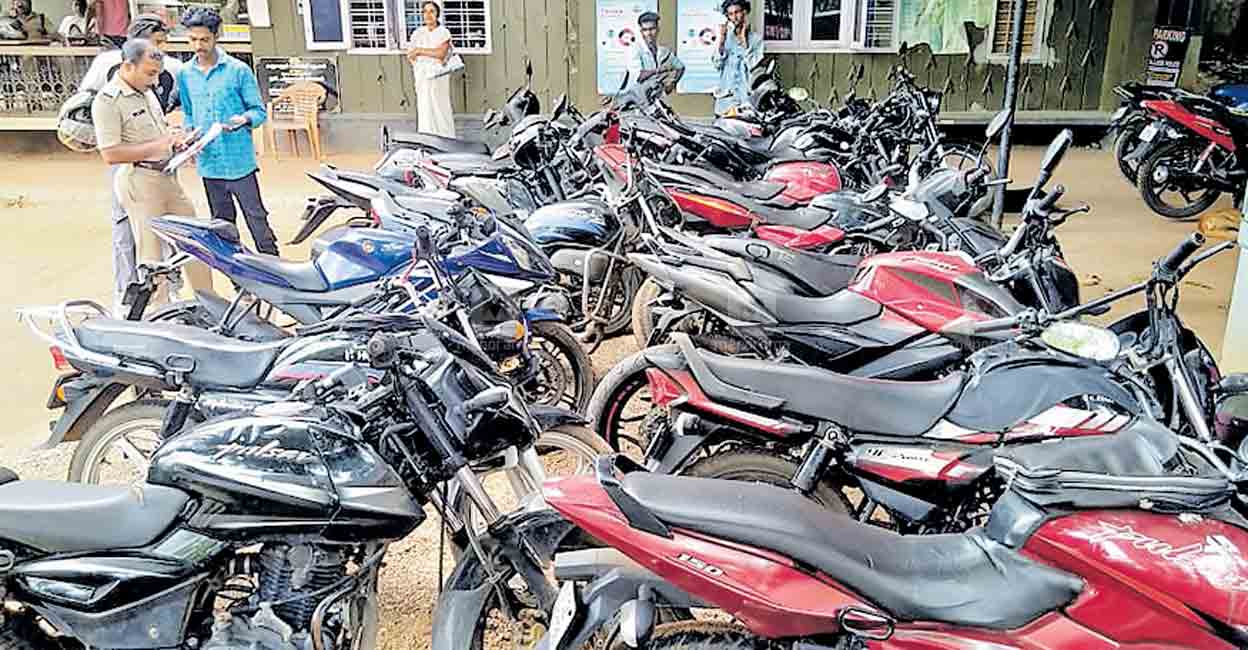 ഓപ്പറേഷൻ സ്പൈഡർ പൊലീസ് വലയിൽ കുടുങ്ങി വാഹനങ്ങൾ