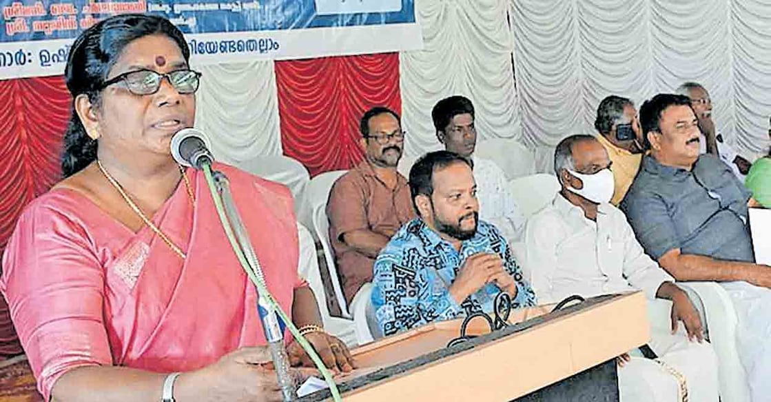 govardhini-scheme ക്ഷീരകർഷകർക്കുള്ള ധനസഹായ വിതരണം മന്ത്രി ജെ.ചിഞ്ചുറാണി ഉദ്ഘാടനം ചെയ്യുന്നു