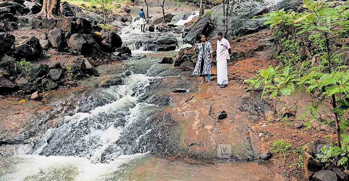 ചിറക്കര ആയിരവില്ലി വെള്ളച്ചാട്ടം