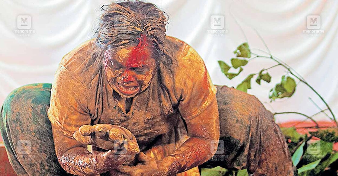 കൊല്ലത്ത് കുടുബശ്രീ മിഷൻ സംസ്ഥാന ബഡ്സ് കലോത്സവത്തിൽ പ്രഛന്നവേഷ മത്സരത്തിൽ ഒന്നാം സ്ഥാനം നേടിയ തൃശൂർ തളിർ‍ ബഡ്സ് സ്കൂളിലെ ടി.എസ്.വൈദേഹി.   
