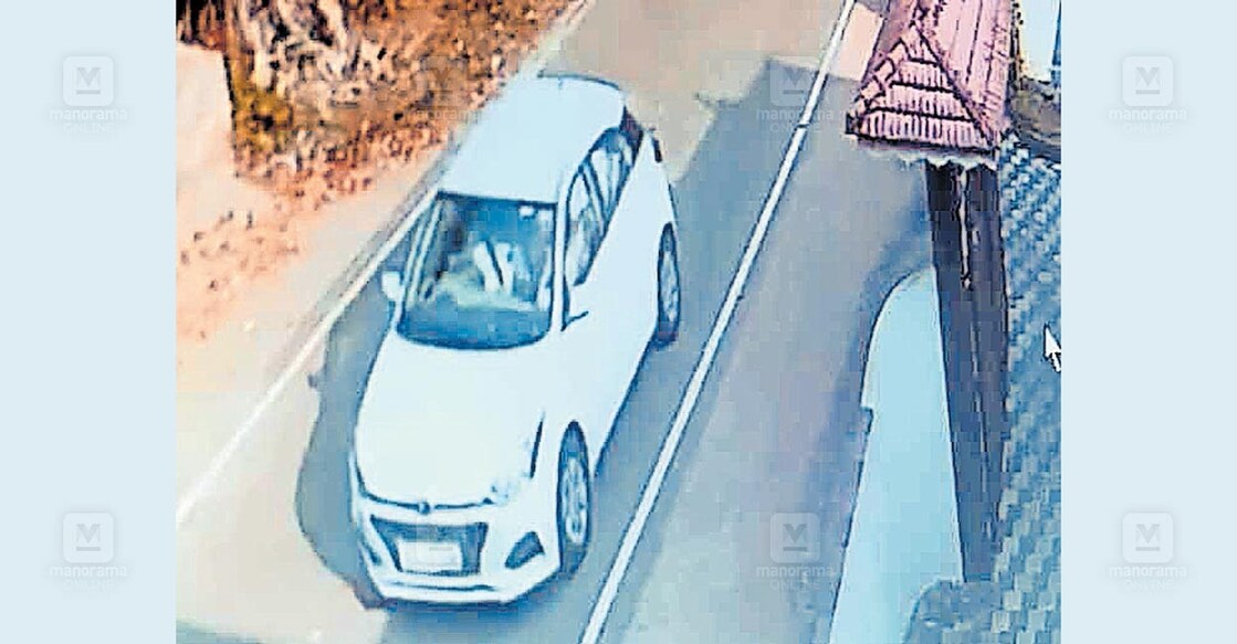 പട്ടാഴിയിൽ കുട്ടിയെ കടത്തിക്കൊണ്ട് പോകാൻ ശ്രമിച്ചെന്ന് സംശയിക്കുന്ന കാർ, സിസിടിവി ദൃശ്യം  