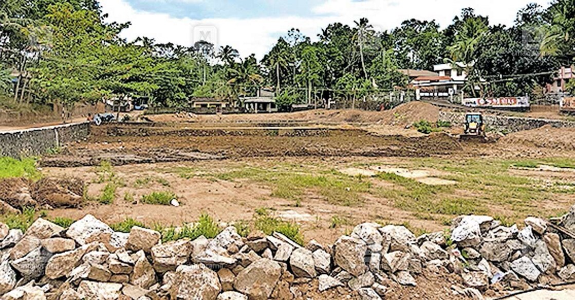 മൈലം പ‍ഞ്ചായത്തിൽ ആരംഭിച്ച മിനി സ്റ്റേഡിയം നിര്‍മാണം 
ആരംഭിച്ചപ്പോൾ  