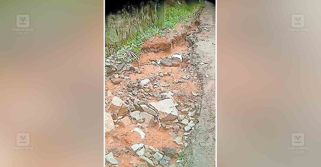 തകർന്നു കിടക്കുന്ന ഐഒബി–കാവേരി പാർക്ക് റോഡ്.  