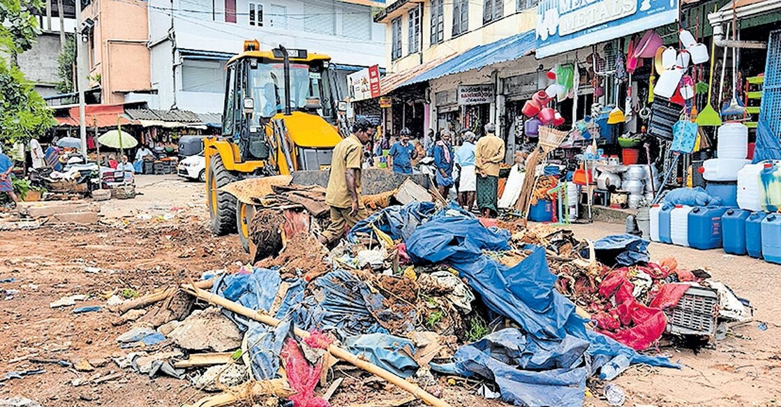 punalur-market-renovation പുനലൂർ ശ്രീരാമവർമപുരം മാർക്കറ്റിലെ പഴയ കടകൾ പൊളിച്ചുനീക്കിയപ്പോൾ.