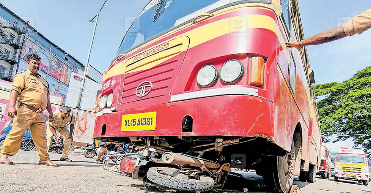 బైక్ ప్రయాణికుడి మరణానికి కారణమైన KSRTC బస్సు టైర్లు అరిగిపోయి ఉన్నాయి