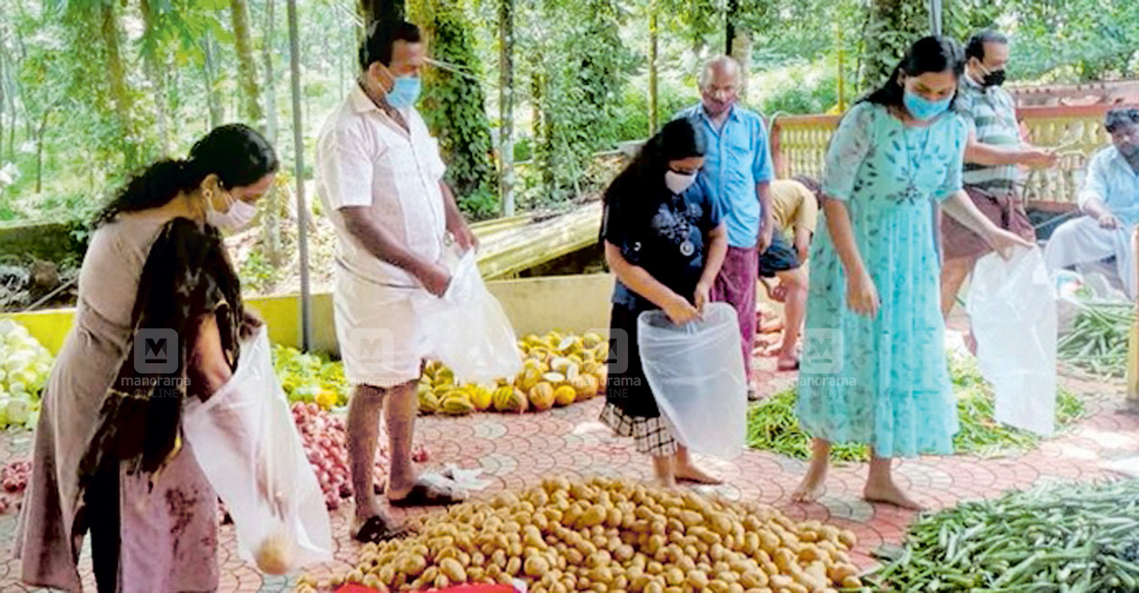 ഗൃഹപ്രവേശം ലളിതമാക്കി, ആ തുക കൊണ്ട് 250 കുടുംബങ്ങൾക്ക് പച്ചക്കറി കിറ്റ്
