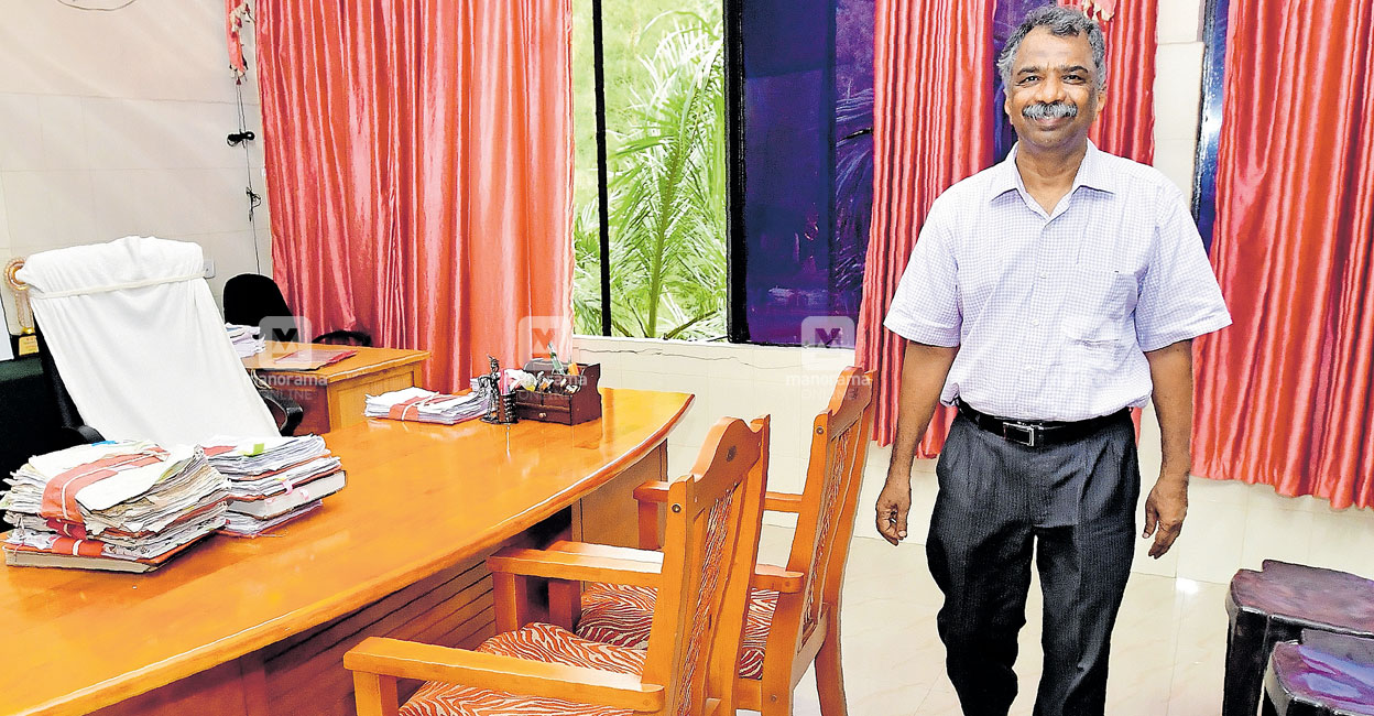 ദൈവത്തെപ്പോലെ കരം പിടിച്ച ആ ഡോക്ടർ; ഡോ.കെ.പി.ജയകുമാർ പടി ഇറങ്ങുമ്പോ