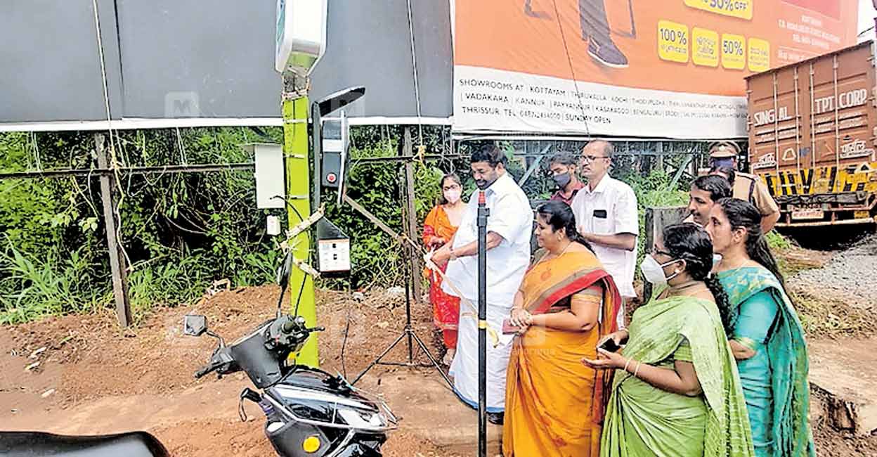 വൈദ്യുത പോസ്റ്റുകളിലെ ചാർജിങ് പോയിന്റുകൾ പ്രവർത്തനം ആരംഭിച്ചു