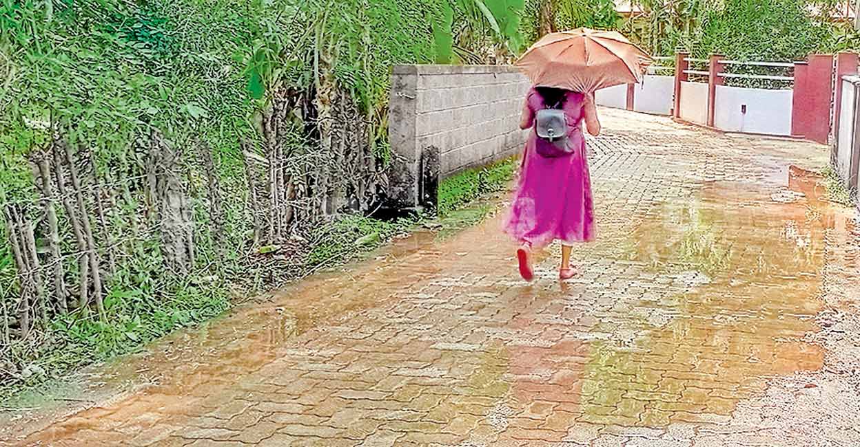 വെള്ളക്കെട്ടും വഴുക്കലും; ജലഅതോറിറ്റിയുടെ മിക്ക പൈപ്പുകളും പൊട്ടി