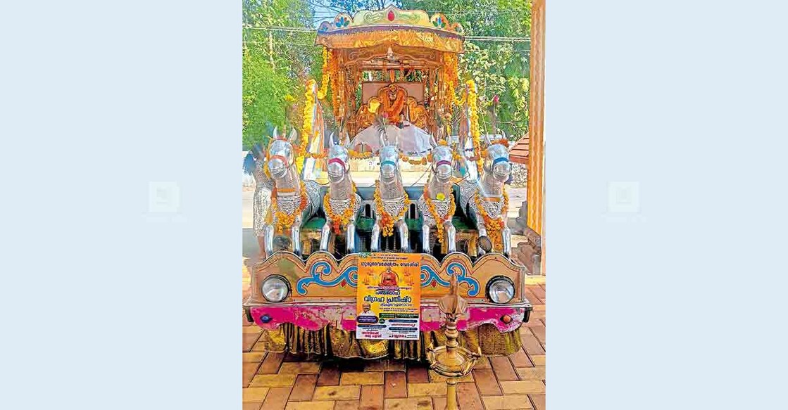 kottayam-idol-chariotp-procession കുറുമുള്ളൂർ വേദഗിരി ഗുരുദേവ ക്ഷേത്രത്തിലെ വിഗ്രഹ രഥ ഘോഷയാത്ര നാഗമ്പടം മഹാദേവക്ഷേത്രത്തിൽ നിന്നും ആരംഭിച്ചപ്പോൾ