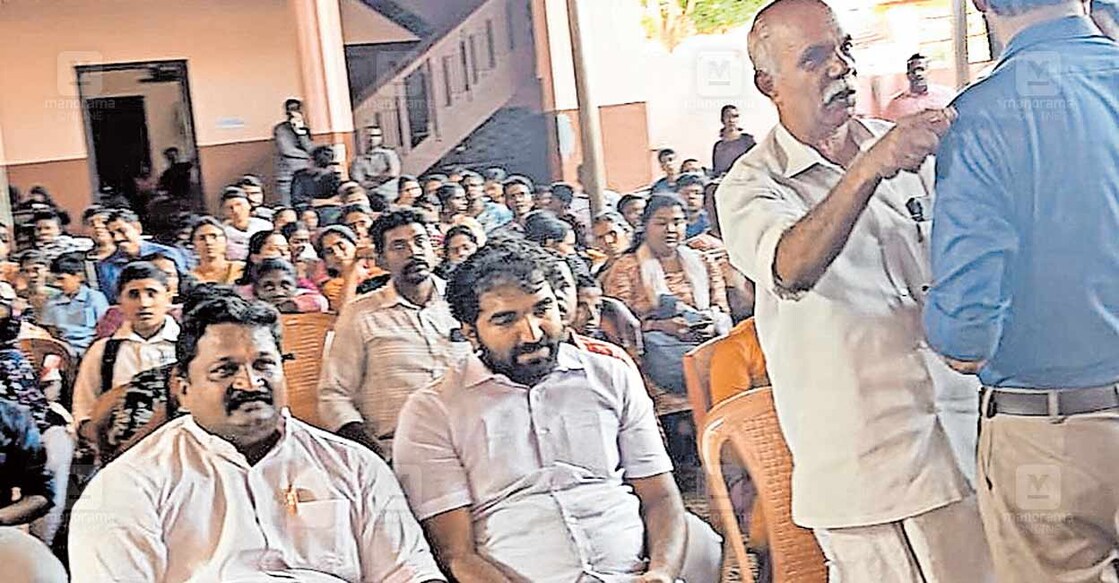 chandy-oommen മണർകാട് ഉപജില്ലാ സ്കൂൾ കലോത്സവത്തിന്റെ പ്രധാന വേദിയുടെ സദസ്സിൽ ചാണ്ടി ഉമ്മൻ എംഎൽഎ.