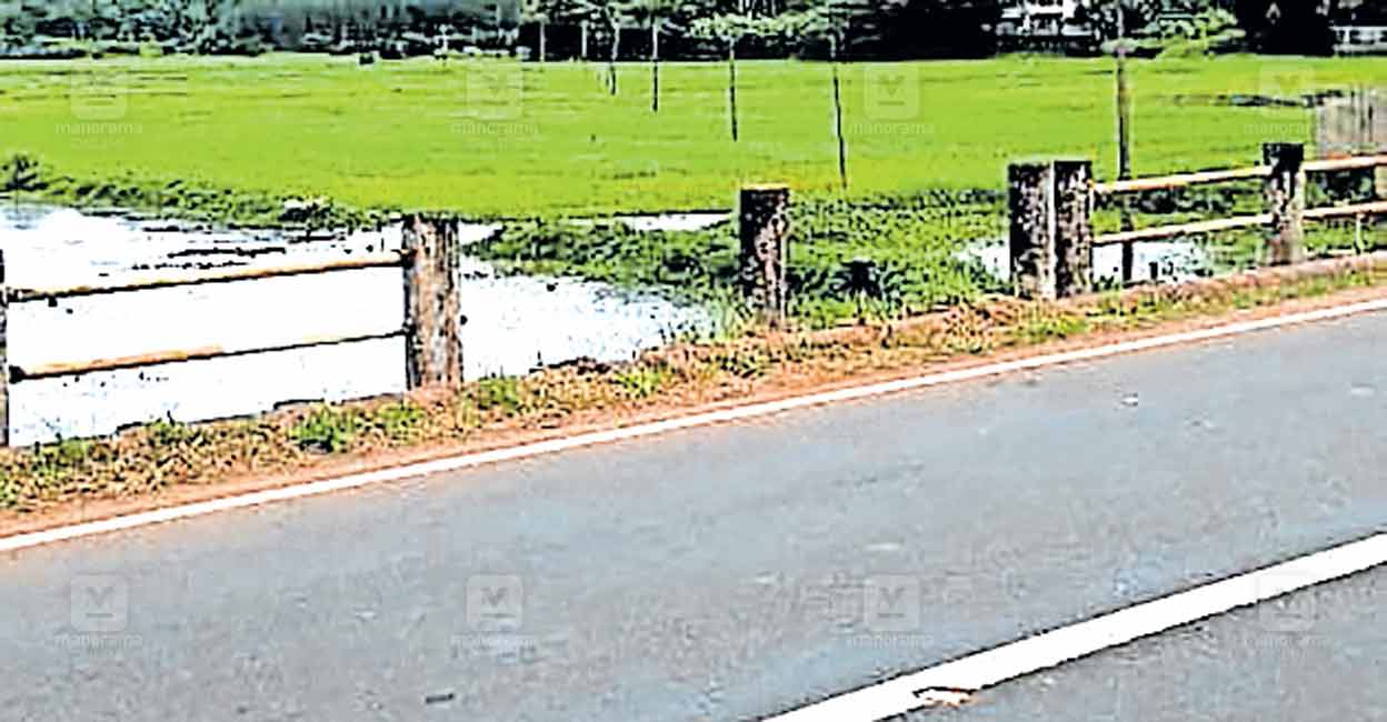 Missing Hand Rails Image പാലത്തിന്റെ കൈവരി കാണാനില്ല; മദ്യപർ തൂക്കി വിറ്റെന്ന് നാട്ടുകാ ...