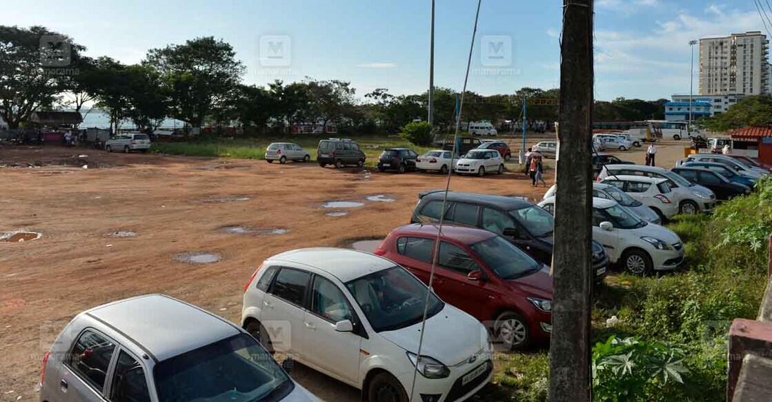 Marine drive parking ground Ernakulam | File Photo: Josekutty Panackal / Manorama File Photo: Josekutty Panackal / Manorama