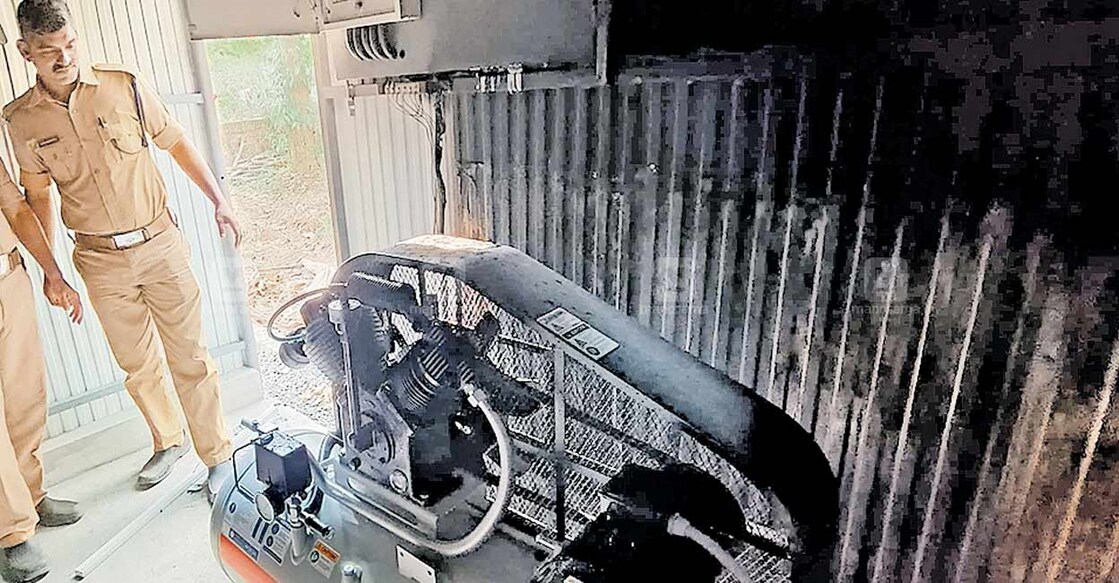 simpos-garage ബ്രഹ്മമംഗലം ശാന്തി നിലയത്തിൽ ശാന്തി ലാലിന്റെ ഉടമസ്ഥതയിൽ പ്രവർത്തനം ആരംഭിക്കാനിരുന്ന സിമ്പോസ് ഗാരേജിൽ തീ പിടിച്ച കംപ്രസർ.