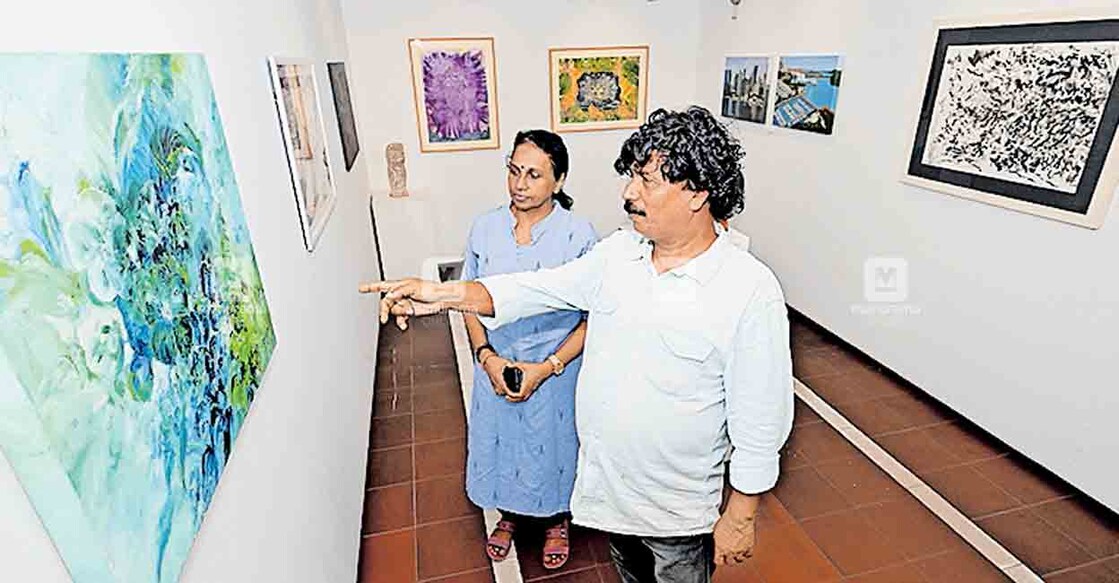 photo-show ഡിസി കിഴക്കേമുറിയിടം ലളിതകലാ അക്കാദമി ആർട് ഗാലറിയിൽ നടക്കുന്ന 'മലയാഴ്മ 5' ചിത്ര- ശിൽപ പ്രദർശനത്തിൽ നിന്ന്.
