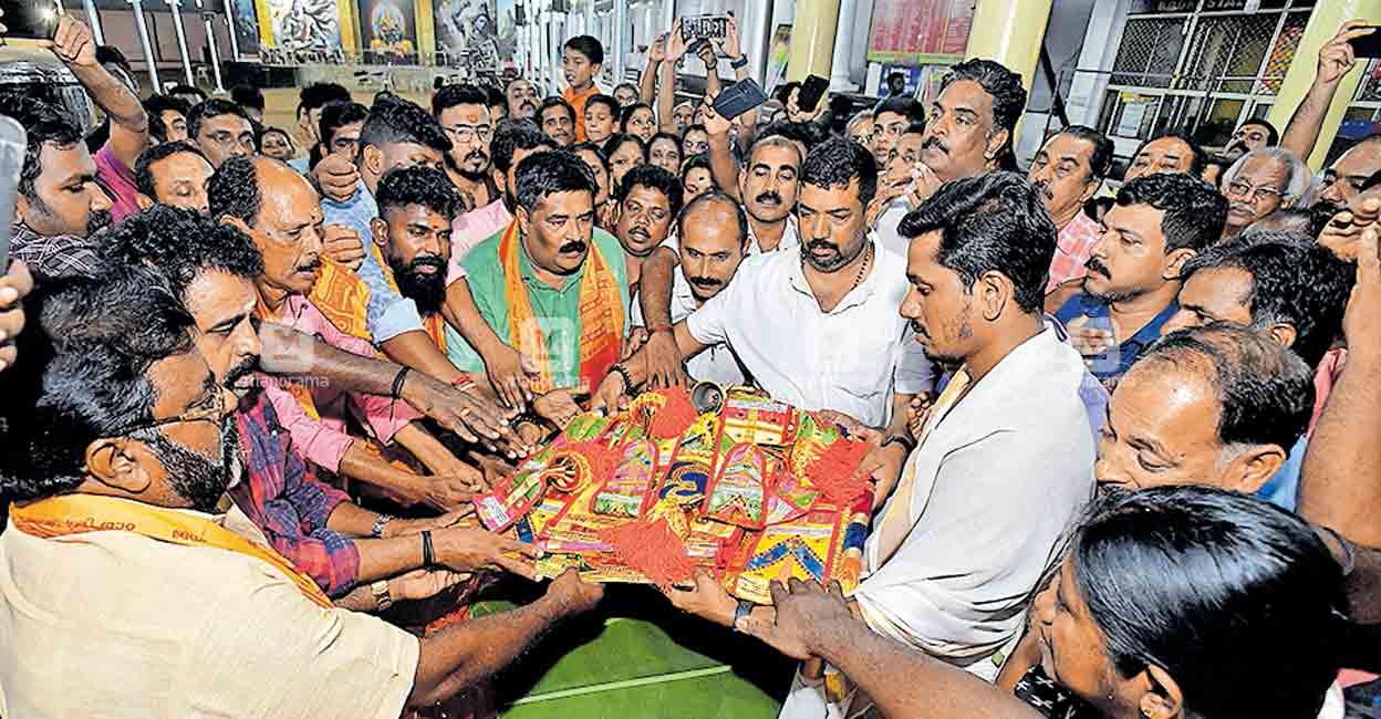 ഏറ്റുമാനൂർ മഹാദേവ ക്ഷേത്ര ഉത്സവം; ഭക്തി സാന്ദ്രം കൊടിക്കൂറ കൊടിക്കയർ സമ ...