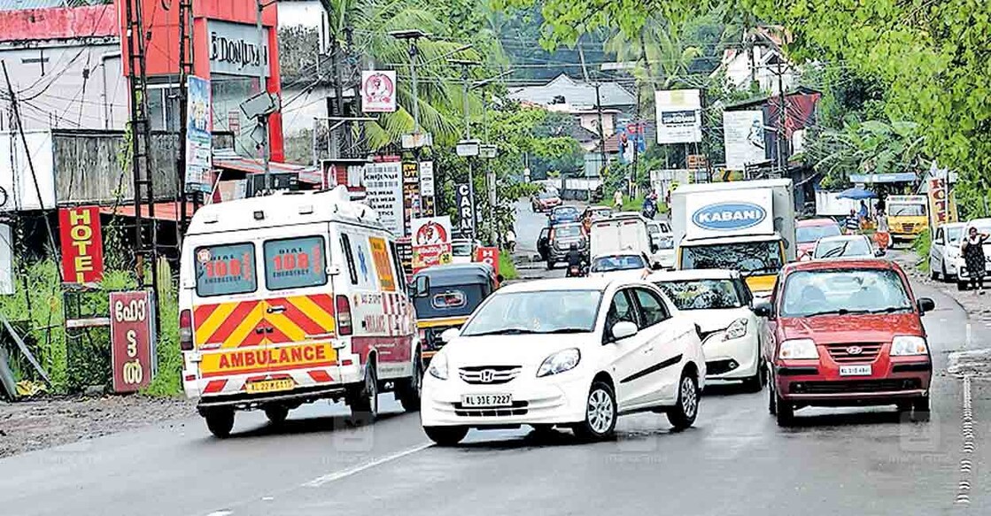  ചങ്ങനാശേരി – കോട്ടയം എംസി റോഡിൽ അപകടക്കെണിയായ തുരുത്തി പുന്നമൂട് ജംക്‌ഷൻ. 